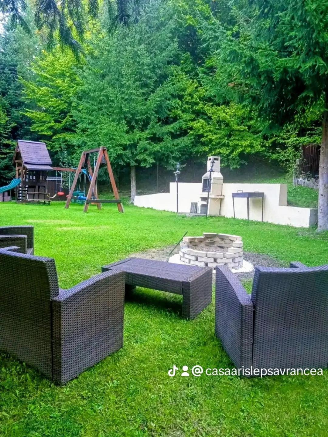 Casa Aris Lepsa Vrancea Hotel Eksteriør billede